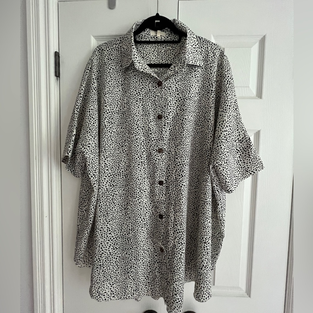 Easel Oversized Short Sleeve Blouse